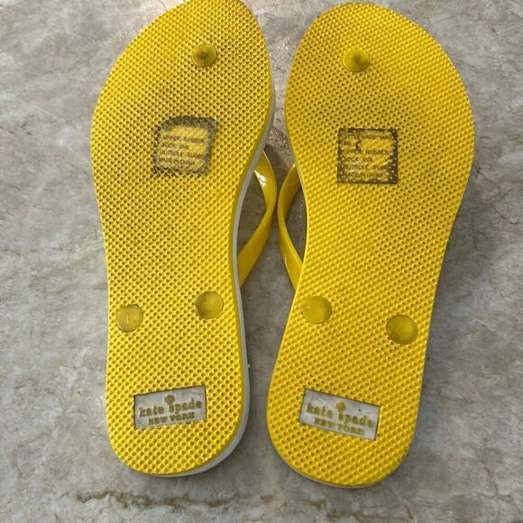 KATE SPADE Yellow Flip Flops 8 - Picture 4 of 5